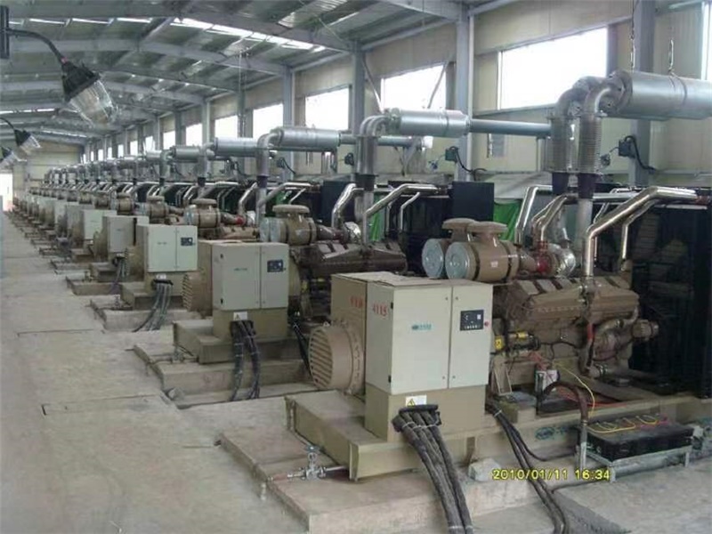 海外電站項(xiàng)目，20臺(tái)1000KW康明斯并機(jī)